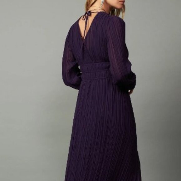 Pleated V-Neck Midi Dress - Current Air - Picture 3 of 3